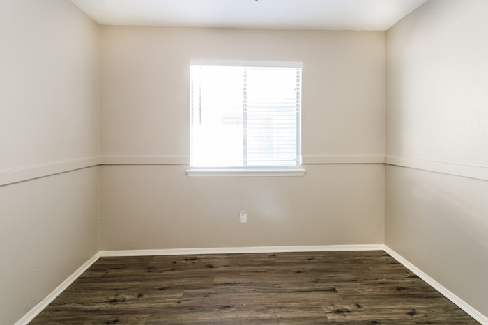 Building Photo - 10936 Pinewood Ct
