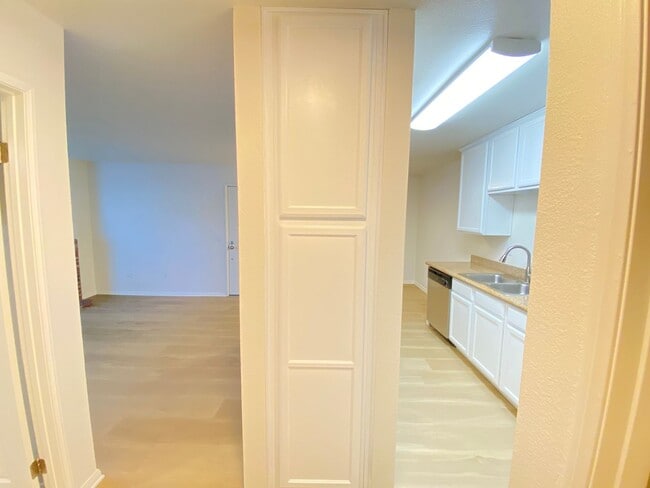 Building Photo - 1 Bedroom, 1 Bath Condo in Pacific Pines Community