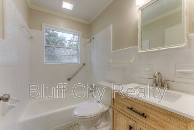 Building Photo - 1363 Colonial Rd