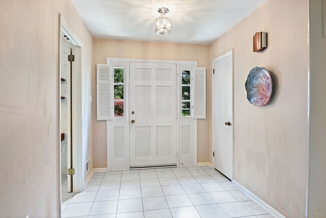 Building Photo - 3142 Searsmont Pl