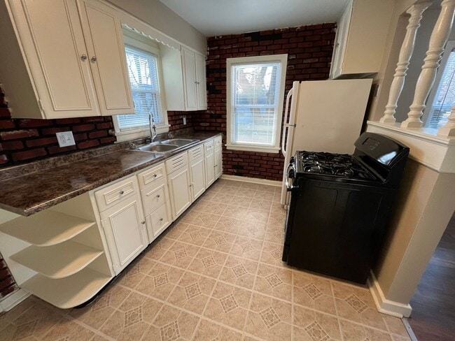 Building Photo - 1504 E Rudisill Blvd