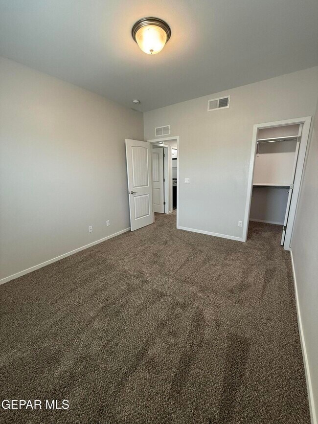 Building Photo - 804 Blingwood