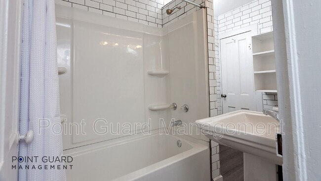 Building Photo - 226 S Millwood Ave