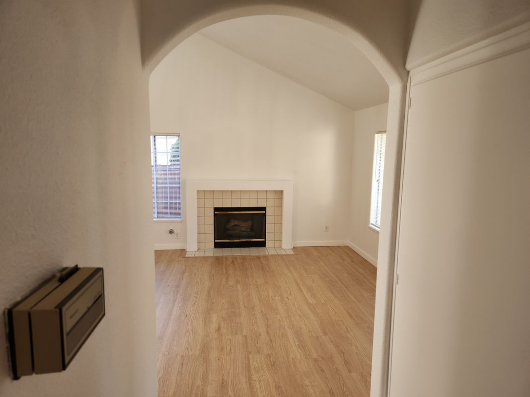 Building Photo - 2125 Tehachapi Dr