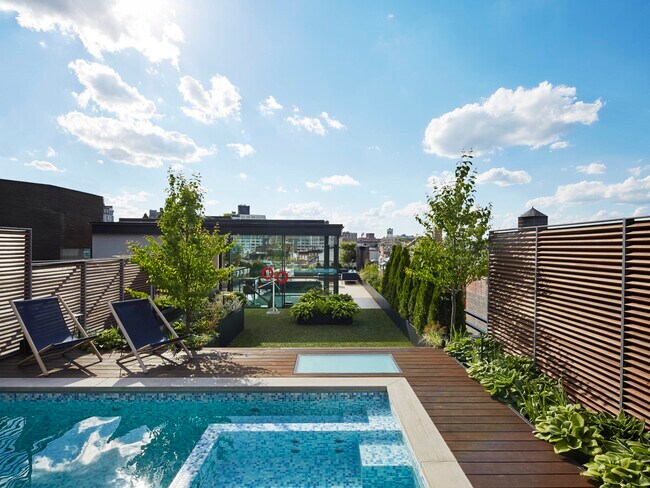 Building Photo - Prime SoHo - Stunning PH Loft with Roof