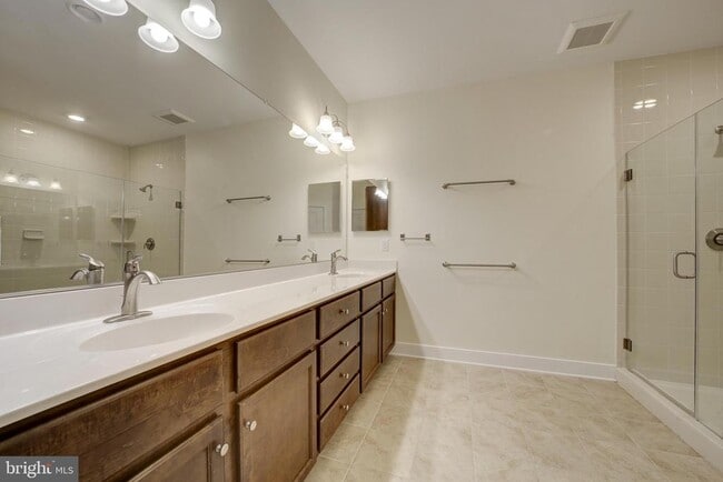 Building Photo - 620 McKenzie Ave