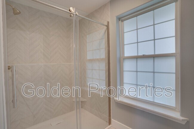 Building Photo - 4741 W Woodside Ave