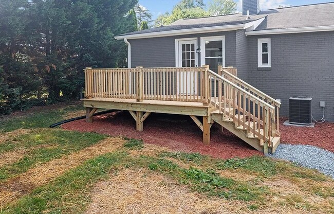 Building Photo - Charming 3 bedroom, 1 bathroom brick home ...