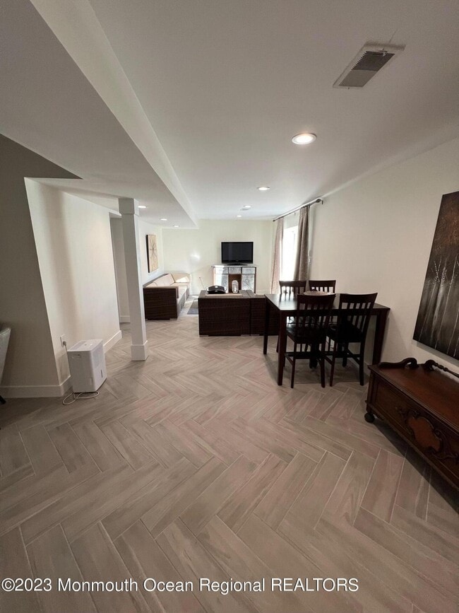 Building Photo - 141 Osborne Ave