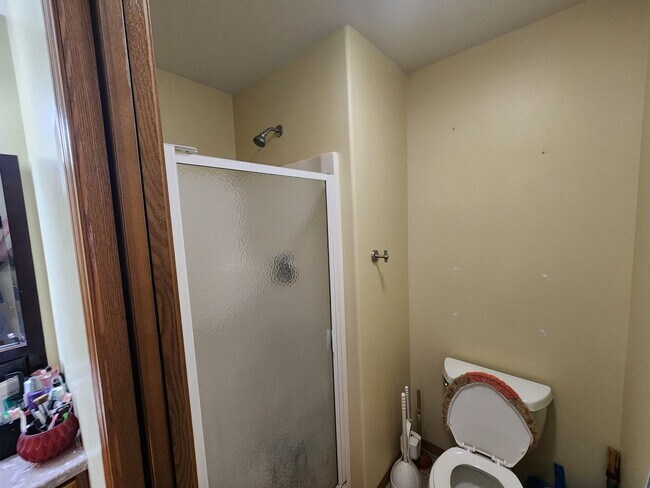 Building Photo - 5bd 3ba Available in Eastern Sioux falls