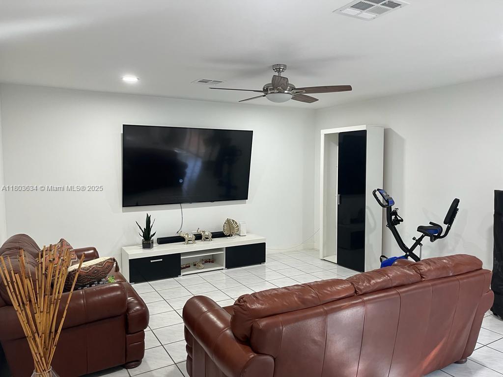 Building Photo - 9953 SW 154th Ct