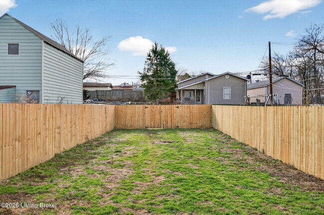 Building Photo - 914 Ash St