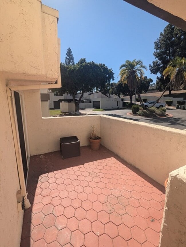 Building Photo - 3 Bedroom 2 Bathroom Single Story Home in ...