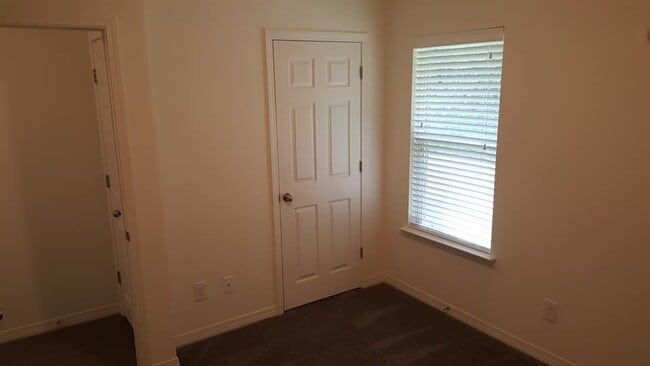 Building Photo - 12747 Westbrook Dr