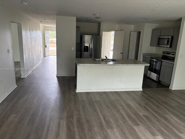 Building Photo - 579 NW North Macedo Blvd