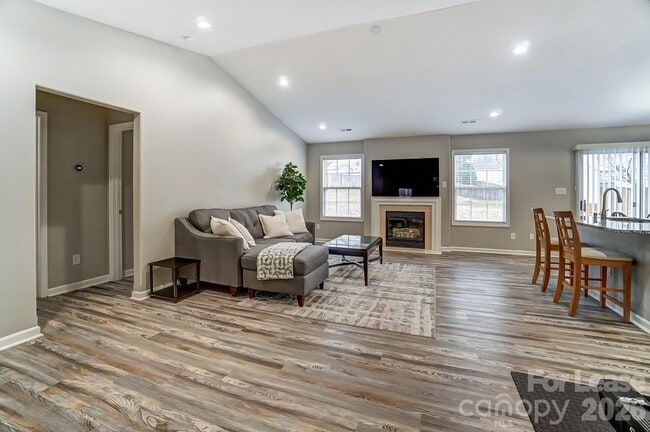 Building Photo - 5519 Waverly Lynn Ln