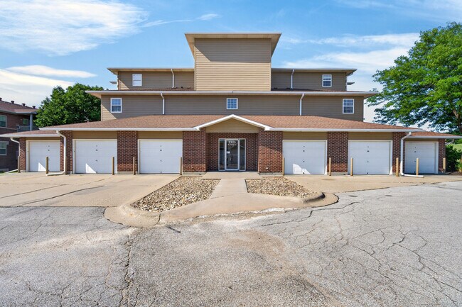 Building Photo - Belle Meade