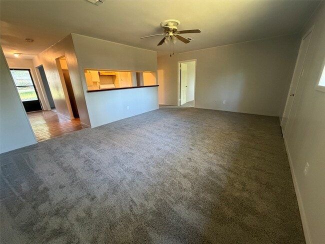 Building Photo - 3310 Forest Glen Dr