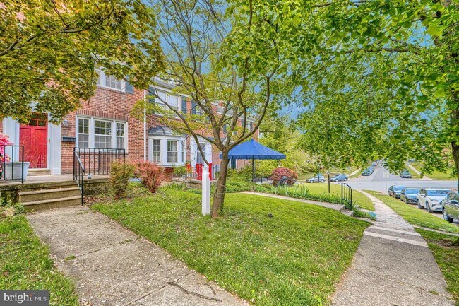 Building Photo - 372 Old Trail