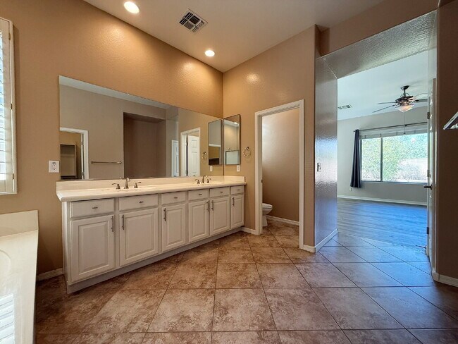 Building Photo - "Spacious 3-Bedroom/2 Full Bath Home with ...
