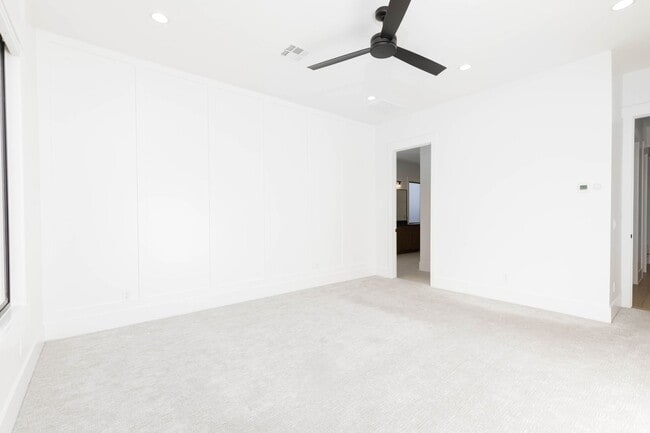 Building Photo - Gorgeous 5 bed 3.5 bath in Desert Canyons