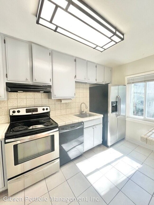 Building Photo - 2 br, 1 bath House - 155 N El Camino Real #5