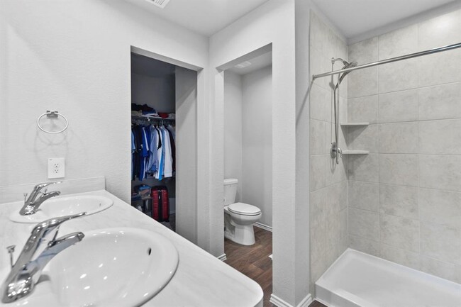 Building Photo - 13904 Great Pnes Ct