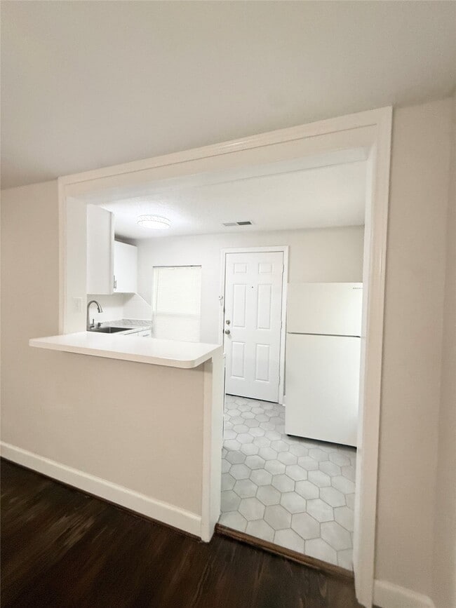 Building Photo - 620 E Magnolia St