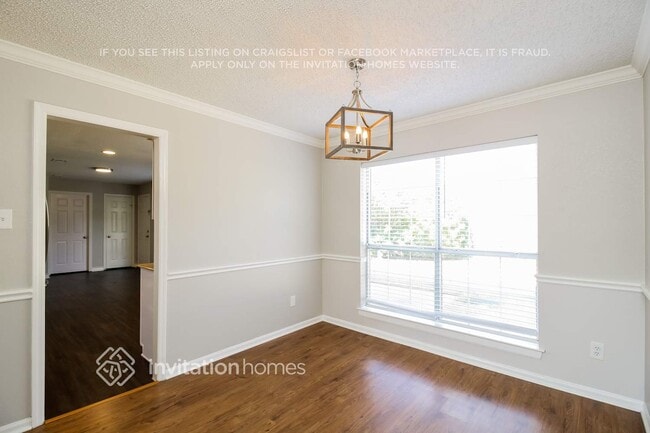 Building Photo - 2051 Vista Dr
