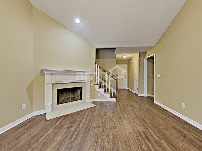 Building Photo - 4005 Strata Dr