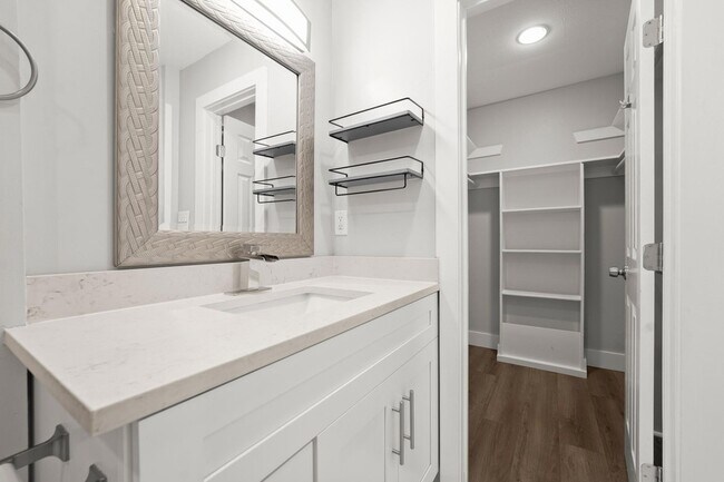 Building Photo - 6410 Chimney Creek Cir