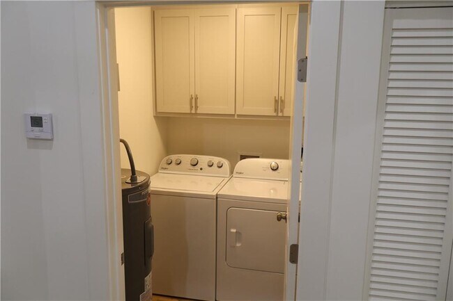 Building Photo - 5120 Railroad Ave