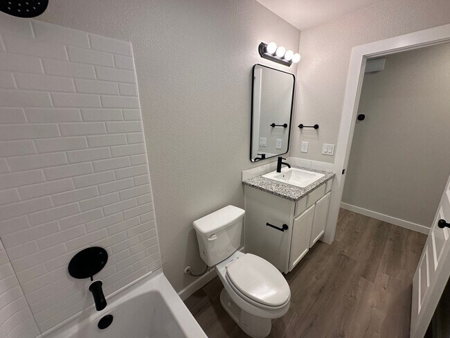 Building Photo - Welcome to Beacon Pointe!
