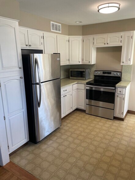 New appliances - 3322 Wraywood Pl