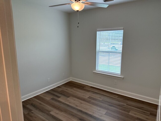 Building Photo - 20 Owens Rd