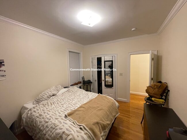 Building Photo - 4 Park Vale Ave