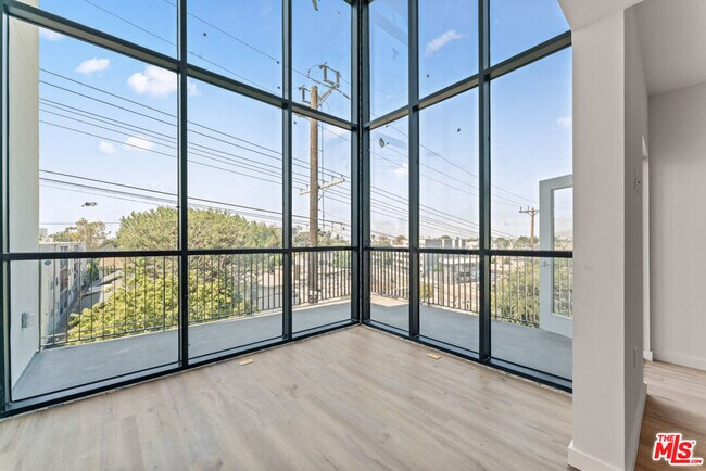 Building Photo - 3105 Bellevue Ave