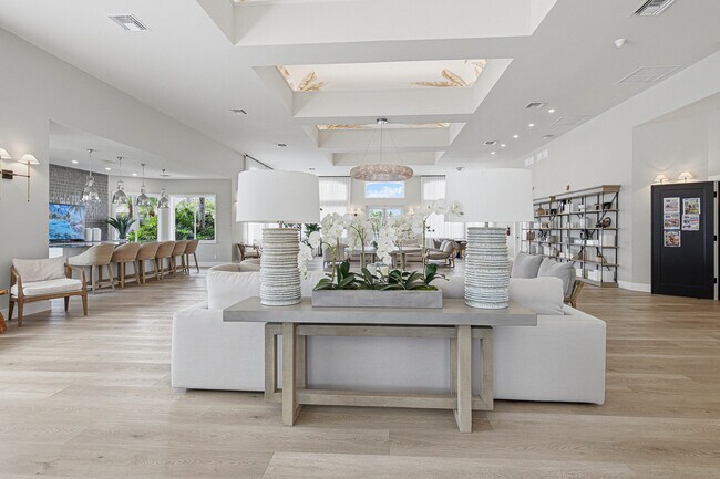 Building Photo - 10599 St Thomas Dr