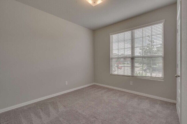 Building Photo - Charming 4-Bedroom Home in Eagle Mountain-...