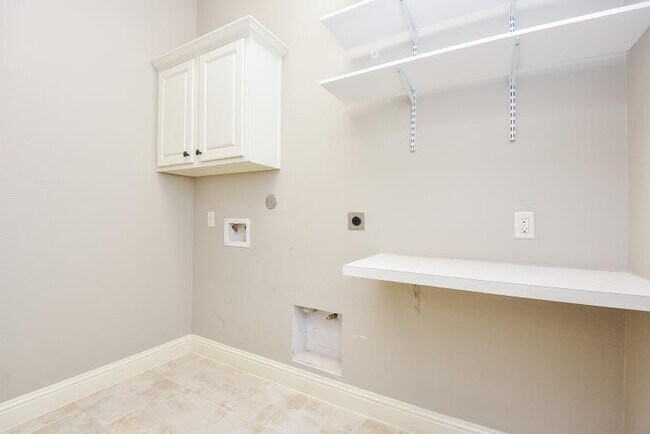 Building Photo - 6615 Rising Hills Ln