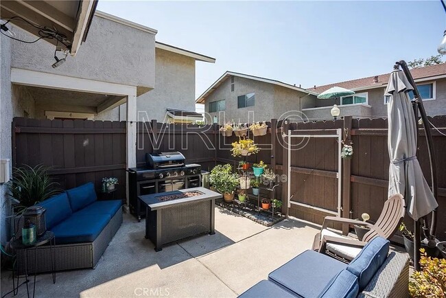 Building Photo - 196 Whitney Ave