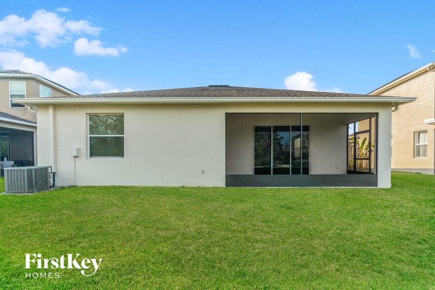 Building Photo - 20241 Merry Oak Ave