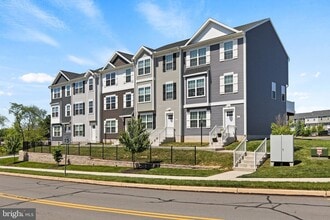 Building Photo - 27 Overshot Ln