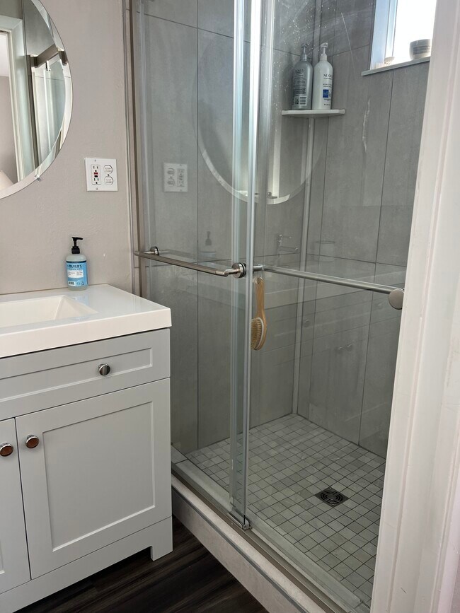 Building Photo - 401 15th Ave