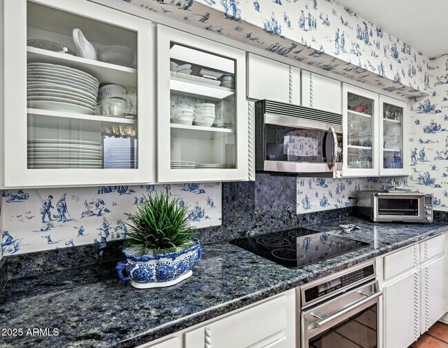 Building Photo - 8733 E Vía De Viva