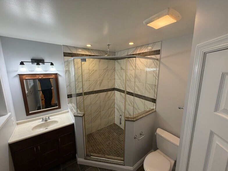 Building Photo - 1621 Oaklawn Ct