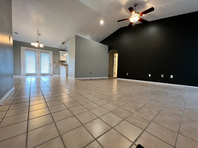 Building Photo - 7480 Edgebrook Dr