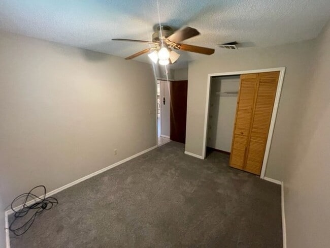 Building Photo - 356 Pipit St NE