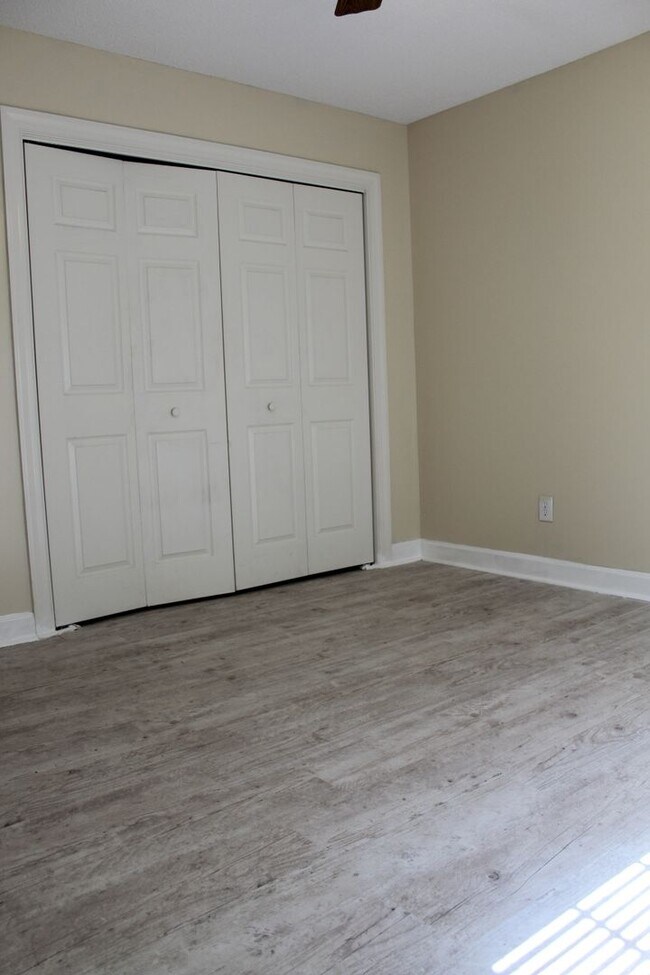 Building Photo - 420 Hunters Creek Dr