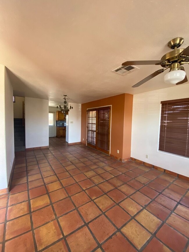 Building Photo - Beautiful 2 Story Town Home Located off of...